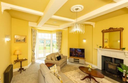Newtown Casa | Old Rectory House