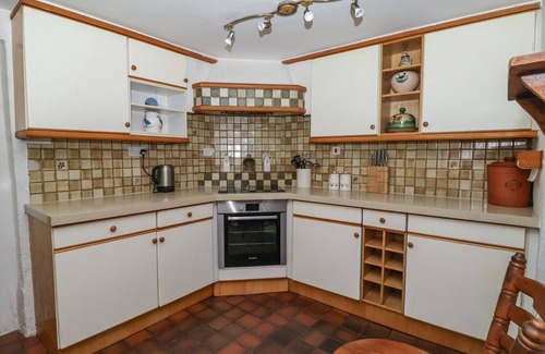 York Cabaña | OLD ROOST FARMHOUSE, family friendly, with a garden in York