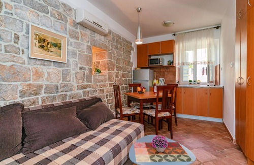 Bigovo Condominio | VIEJO RÚSTICO CASA CERCA DEL MAR