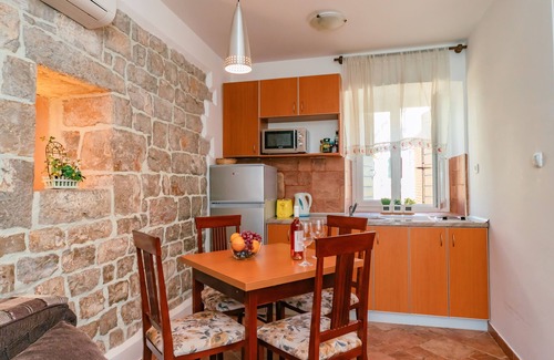 Bigovo Condominio | VIEJO RÚSTICO CASA CERCA DEL MAR