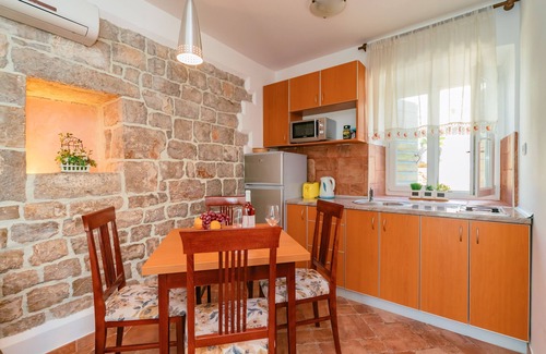 Bigovo Condominio | VIEJO RÚSTICO CASA CERCA DEL MAR