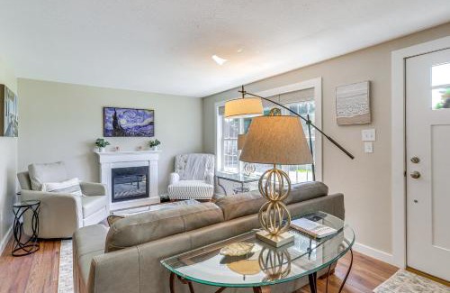 Old Saybrook Center Casa | Old Saybrook Home with Screened Porch and Ocean View!