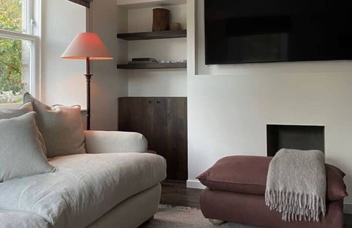 Ballater Casa | Old school, cozy cottage for 7