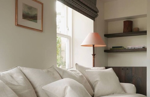 Ballater Casa | Old school, cozy cottage for 7