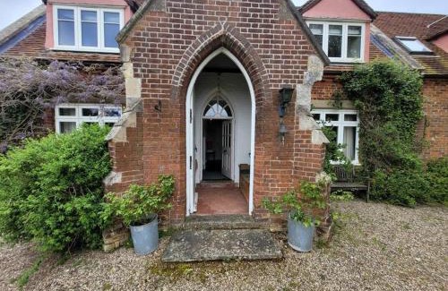 Pattiswick Casa | Old school house surrounded by countryside