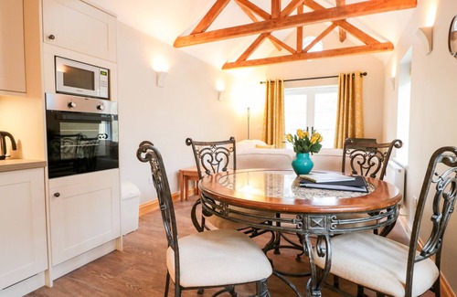 Winchcombe Cabaña | ANTIGUA OFICINA DE CLASIFICACIÓN, admite mascotas en Winchcombe, Ref 977985