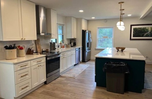 New Tazewell Casa | Old Southern - Lakefront - Dog friendly