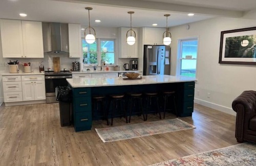 New Tazewell Casa | Old Southern - Lakefront - Dog friendly