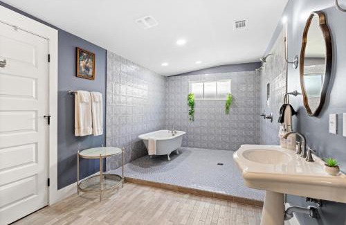 Biloxi Casa | Old Spanish House Suite C Sophisticated Retreat