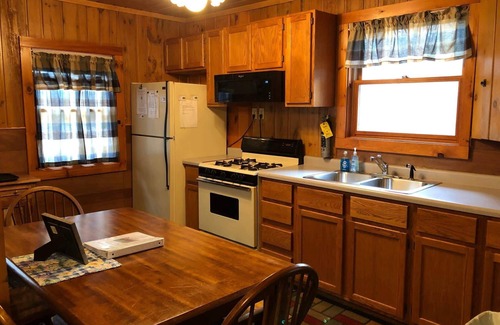 Arbor Vitae Casa | Old Stoney's Walleye- Pet Friendly