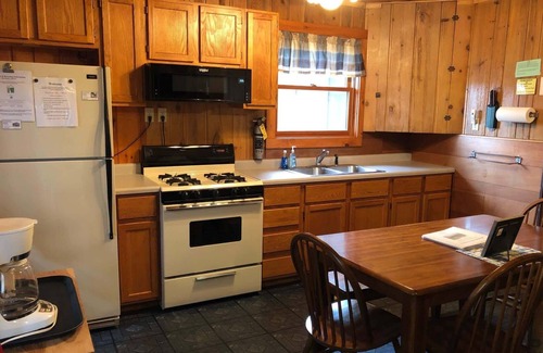 Arbor Vitae Casa | Old Stoney's Walleye- Pet Friendly