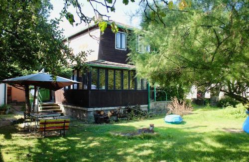 Prague 21 Apartamento | Old Summer House with renovated bathroom