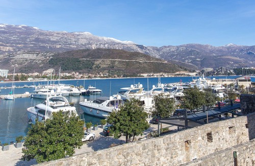Old Town Apartamento | Old town 1-bdrm apt w/balcony + sea view