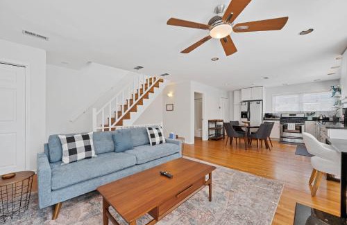 Old Town Casa | Old Town 3bd 3ba Coach House, Garage Parking Incl