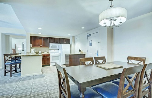 Old Town West Condominio | Old Town Alexandria | 1BR/1BA King Bed Suite