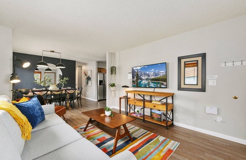 Old Town Casa | Old Town Basecamp | 6 Blocks to Old Town Square