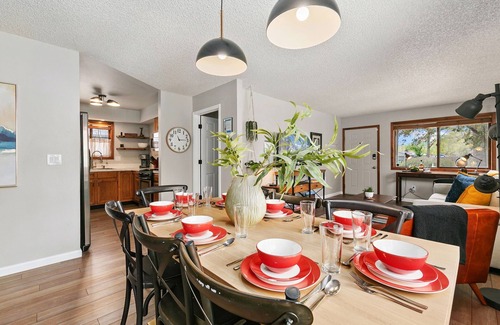 Old Town Casa | Old Town Basecamp | 6 Blocks to Old Town Square