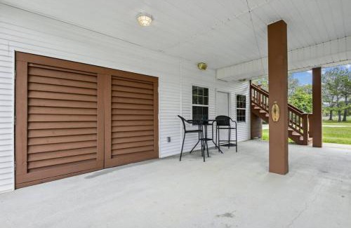 Bay St Louis Casa | Old Town Bay St. Louis Outdoor Bar Area Game Room
