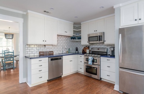 Olde Town Casa | Old Town Bluffton Cottage + Free Golf Cart - Fenced Yard - Downtown - Sleeps 8