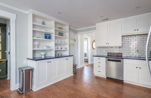 Olde Town Casa | Old Town Bluffton Cottage + Free Golf Cart - Fenced Yard - Downtown - Sleeps 8