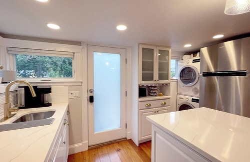 Marblehead Cabaña | Old Town Cottage Near Crocker Park and the Marblehead Harbor. Includes Parking!
