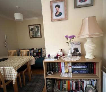 Old Town Apartamento | Old town, free parking, Outlander experience