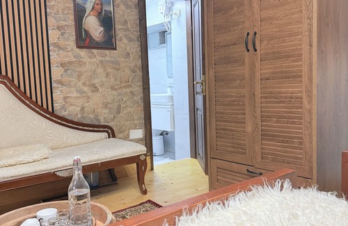 Berat Casa | Old Town Guesthouse Guri
