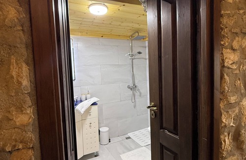 Berat Casa | Old Town Guesthouse Guri