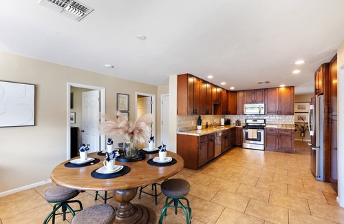 Village Grove Casa | Old Town- Heated Pool- Hot Tub- Game Room- Firepit- Putting Green!