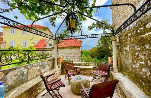 Old Town Apartamento | Old town house with private garden