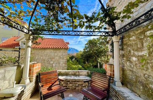 Old Town Apartamento | Old town house with private garden