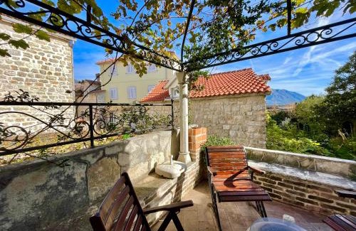 Old Town Apartamento | Old town house with private garden