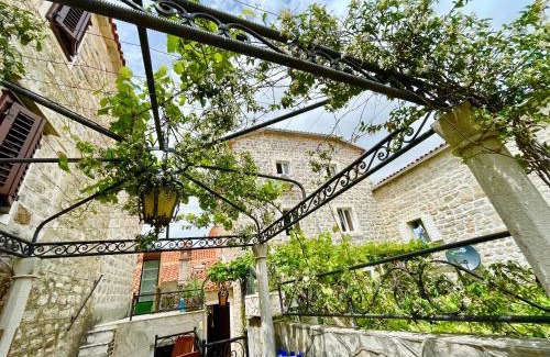 Old Town Apartamento | Old town house with private garden