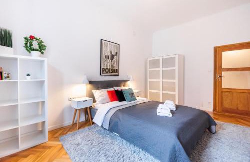 Nowe Miasto Apartamento | Old Town Market Place Apartment by BookingHost