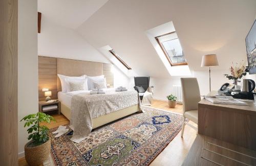 Josefov Apartamento | Old Town Residence by Little King