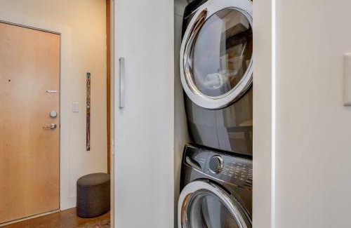 Downtown Victoria Apartamento | Old Town Retreat-your artful escape in Victoria’s historic Old Town by Victoria Prime!