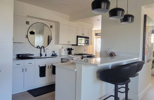 Southwest Village Casa | Old Town Scottsdale modern decor big pool hot tub TV on patio Comfort Convenient