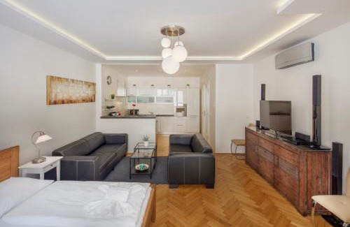 Stare Mesto Apartamento | Old Town Square Apartments