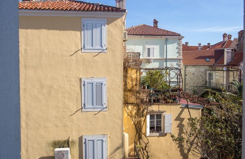 Old Town Apartamento | Old town studio apt w/sea view
