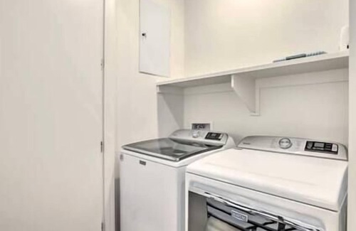 Arts District Casa | Old Town Stunner ~ Roof Deck!