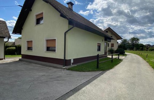 Praprotna Polica Casa | Old Traditional House