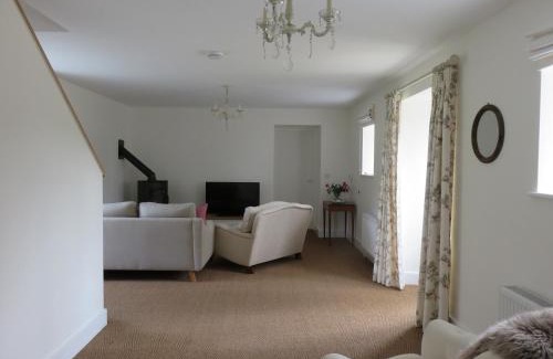 Woodford Casa | Old Village Barn