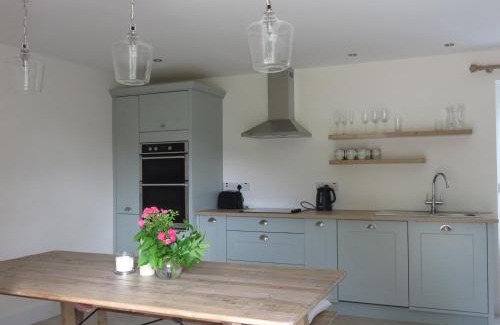 Woodford Casa | Old Village Barn
