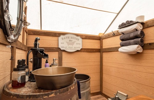 Tombstone Alquiler De RV | Old West Living/Luxury Cabin-Tent in Tombstone AZ