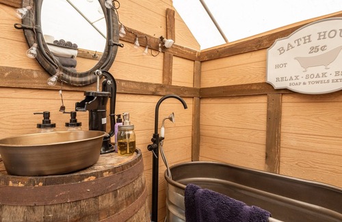 Tombstone Alquiler De RV | Old West Living/Luxury Cabin-Tent in Tombstone AZ