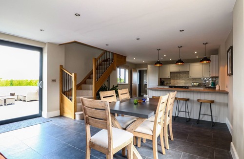 Frampton Cabaña | OLD WILLOW BARN, family friendly, luxury holiday cottage in Kirton
