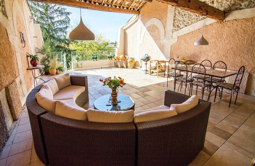 Thezan-les-Beziers Casa | Casa en pueblo con fuente privada