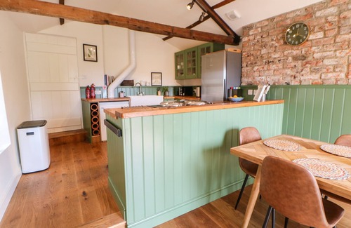 Redmire Cabaña | OLD WOOL SHOP, pet friendly, character holiday cottage in Redmire