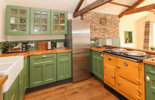 Redmire Cabaña | OLD WOOL SHOP, pet friendly, character holiday cottage in Redmire