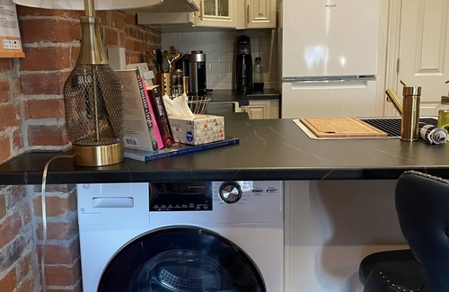 Belleville Apartamento | Old World Charm: Burrows Suite #3 - Belleville, ON